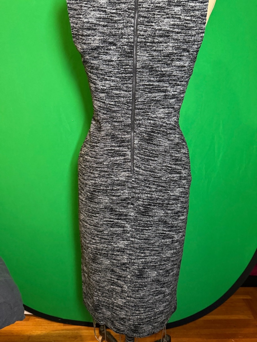 Alice + Olivia Carissa Gray Faux Wrap Dress Size 0 Sleeveless Sheath - Picture 5 of 17
